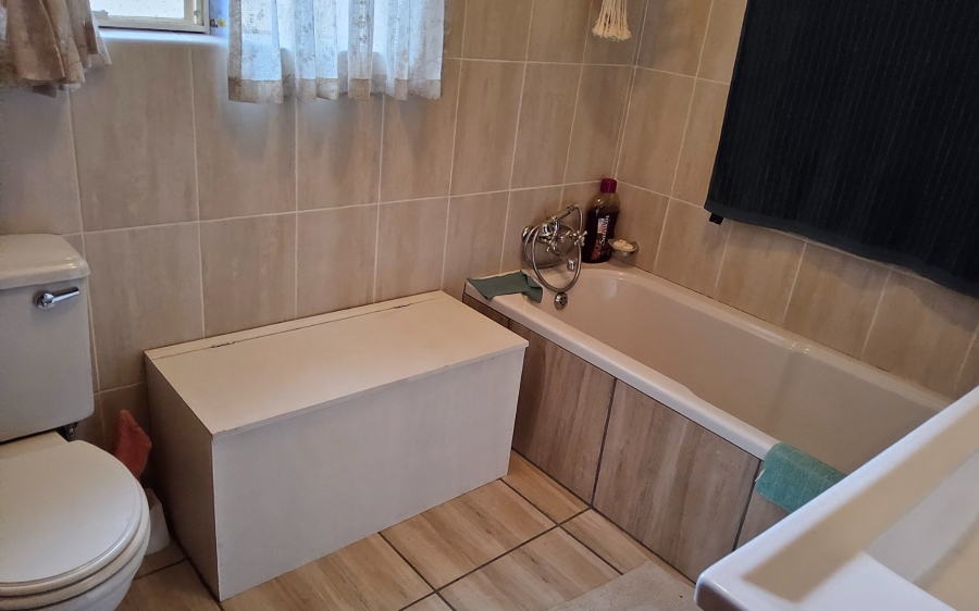 3 Bedroom Property for Sale in Kannoniers Park North West